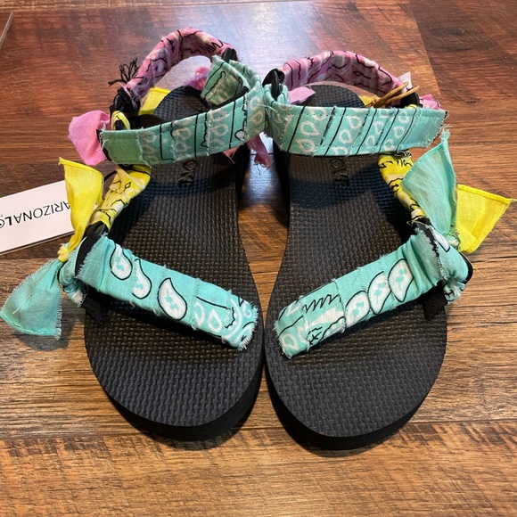 NWT Arizona Love Bandana Trekky Sandals - Picture 1 of 10